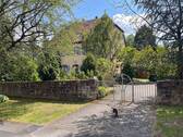 Eingang/Auffahrt - 1 Zimmer Mehrfamilienhaus, Wohnhaus in Bischbrunn
