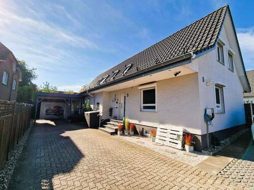 Front - 5 Zimmer Mehrfamilienhaus, Wohnhaus zum Kaufen in Glinde