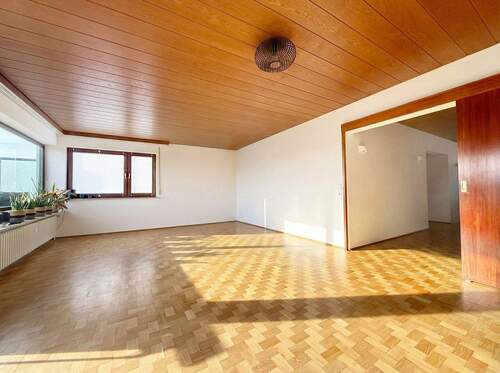 Wohnzimmer - DegerlochHoffeld: Attraktive Endetage in Aussichtslage