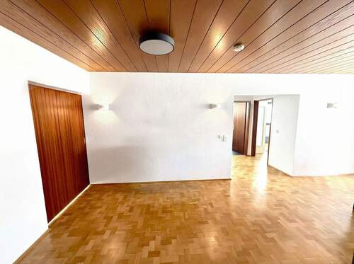 Diele - 5 Zimmer Etagenwohnung zum Kaufen in Stuttgart