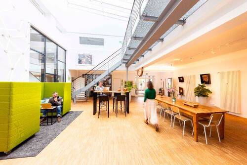 MATHILDENHOF ATRIUM - FIX DESK KOMPLETT: 247 Loft-CoWorking mit Kaffee, Konferenzraum & Terrasse