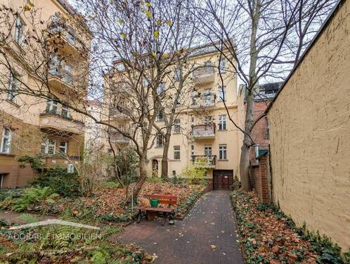 Hof Innenbereich - 4 Zimmer über den Dächern Pankows - bezugsfreie Altbau-Maisonette mit Traumterrasse