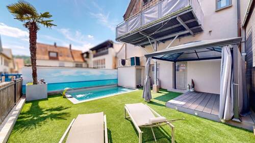 Pool mit Terrasse - 6 Zimmer Mehrfamilienhaus, Wohnhaus in Marktheidenfeld