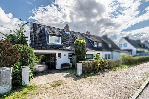Straßenansicht - Sanierungsbedürftiges Haus auf großem Erbbaugrundstück