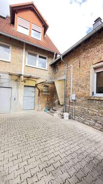 Hof und Hauseingang - 