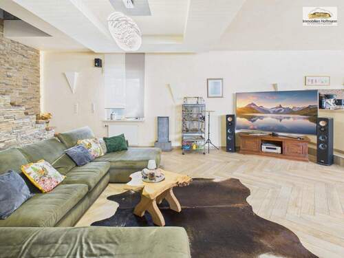 Wohnzimmer im EG - Einfamilienhaus mit 423,00 m&sup2; in Kleinkahl zum Kaufen
