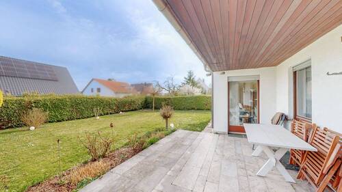 Garten mit großzügiger Terrasse - 