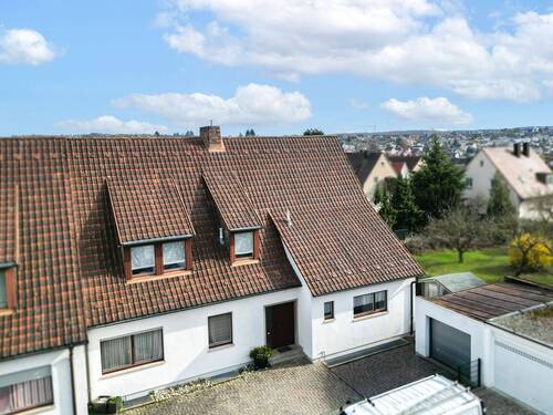 Ansicht Nord mit Eingang und Garage - 
