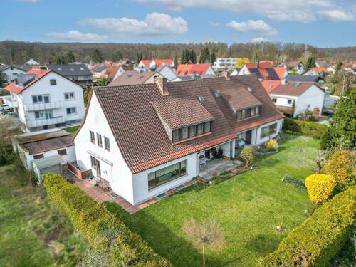 Titelbild Ansicht Süd West - 7 Zimmer Doppelhaushälfte zum Kaufen in Höchberg