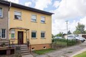 Hausansicht mit Eingangsbereich - 