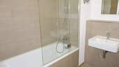 Modernes Bad mit Wanne - 
