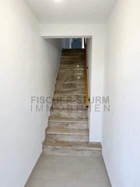 Treppenhaus - 2 Zimmer Etagenwohnung zur Miete in Düsseldorf