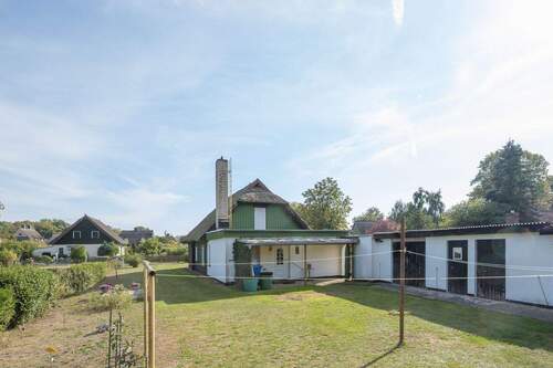 Nordansicht und Nebengebäude - 