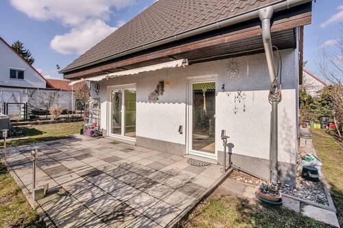 Terrassen- und Hausansicht - 4 Zimmer Einfamilienhaus in Berlin