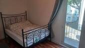 Schlafzimmer-mit-kleinem-Balkon.jpg - 