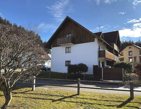 Außenansicht - Renoviertes Reiheneckhaus mit Terrasse und Garten in ruhiger Lage zwischen Isny und Leutkirch i. A.