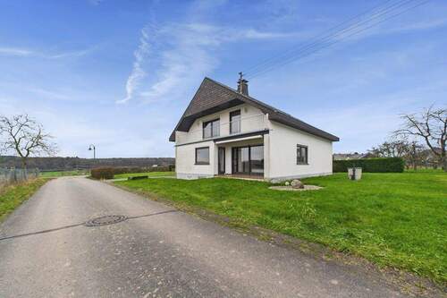 Außen - 7 Zimmer Einfamilienhaus in Bergweiler