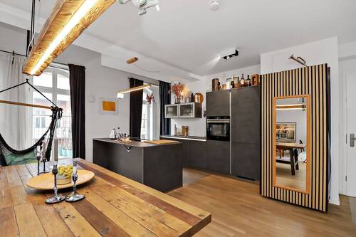 Essbereich mit Blick auf Küche - 3 Zimmer Etagenwohnung in Berlin