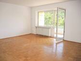Wohnzimmer mit Balkonzugang - Gepflegte 3-Zimmer Wohnung ca. 74 m² Wohnfläche + Balkon, Bad Brückenau-Staatsbad