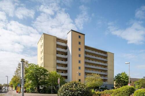 Eingangsseite des Gebäudes. - Mehrfamilienhaus, Wohnhaus zum Kaufen in Bremen