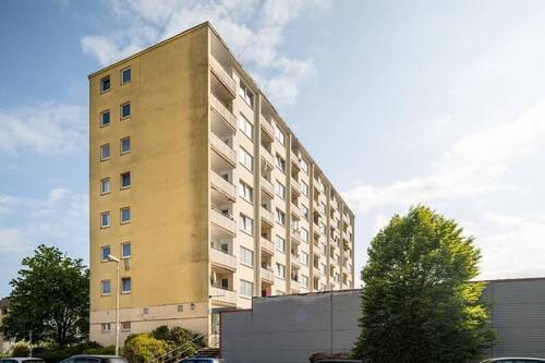 Süd- bzw. Balkonseite des Gebäudes. - Mehrfamilienhaus, Wohnhaus in Bremen