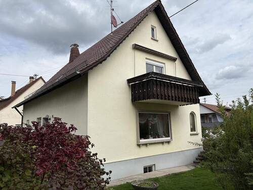 Hausansicht seitlich - 5 Zimmer Einfamilienhaus in Erolzheim