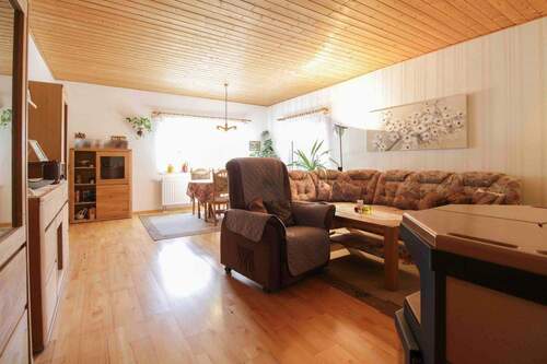 Wohnzimmer mit Kamin - 3 Zimmer Einfamilienhaus zum Kaufen in Mirow