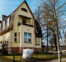 Borgsdorf: Zweifamilienhaus auf schönem Grundstück, viel Potenzial - Hohen Neuendorf