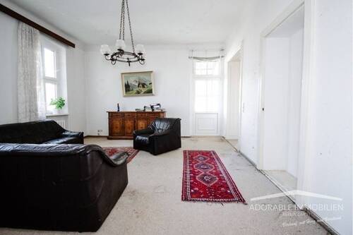 Wohnzimmer mit Balkon - Mehrfamilienhaus, Wohnhaus mit 180,00 m&sup2; in Hohen Neuendorf zum Kaufen