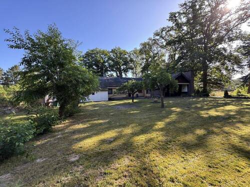 Blick über den Garten zum Haus - 