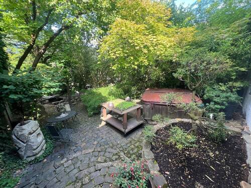 Steingarten mit Whirlpool - 