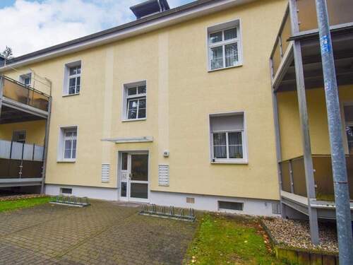 Eingang Haus - 3 Zimmer Etagenwohnung zum Kaufen in Dessau-Roßlau