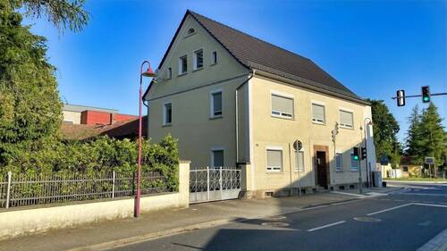 Titelbild - Viel Platz mit Nebengebäude und Garagen