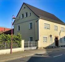 Viel Platz mit Nebengebäude und Garagen - Rothenburg
