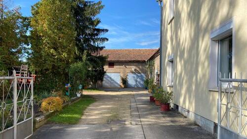 Einfahrtsbereich - 6 Zimmer Einfamilienhaus zum Kaufen in Rothenburg
