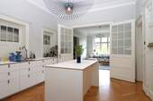 Einbauküche - Etagenwohnung mit 242,00 m² in Hamburg / Ottensen zur Miete