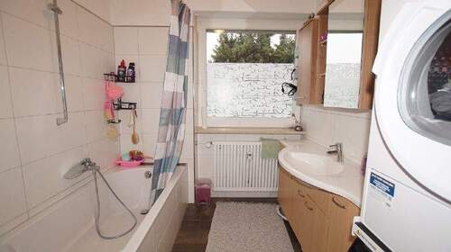 Bad - Etagenwohnung mit 100,00 m&sup2; in Straubing zur Miete