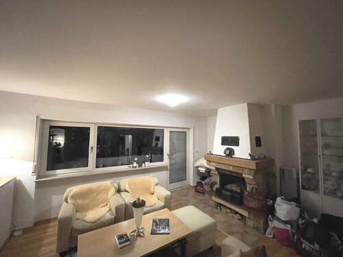 Wohnbereich mit Kamin - 2 Zimmer Etagenwohnung zum Kaufen in Dietzenbach