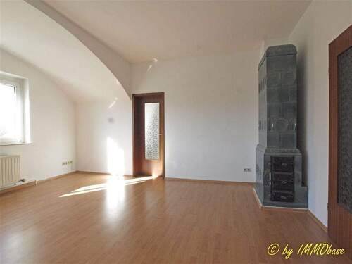 Historischer Kachelofen (nicht mehr nutzbar) - 