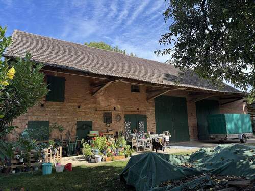 Ansicht zur Scheune mit Vorplatz - 