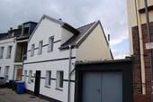 Straßenansicht und Garage - Einfamilienhaus mit 137,00 m&sup2; in Kerpen zum Kaufen