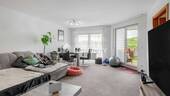 Wohnzimmer 1 - Gepflegte Drei-Zimmer-Wohnung mit Balkon und Grünblick in Winnenden