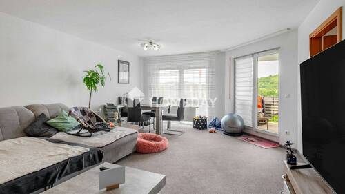 Wohnzimmer 1 - Gepflegte Drei-Zimmer-Wohnung mit Balkon und Grünblick in Winnenden