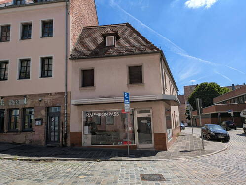 Westseite - 9 Zimmer Mehrfamilienhaus, Wohnhaus zum Kaufen in Nürnberg