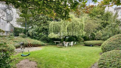 Gemeinschafts Grünfläche - 2 Zimmer Etagenwohnung in Hamburg