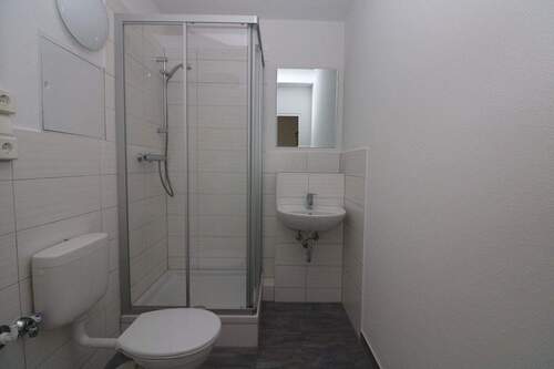 Bad mit Dusche - Treppensteigen? Ich nehm den Aufzug...helle 1-RW mit Dusche!!!