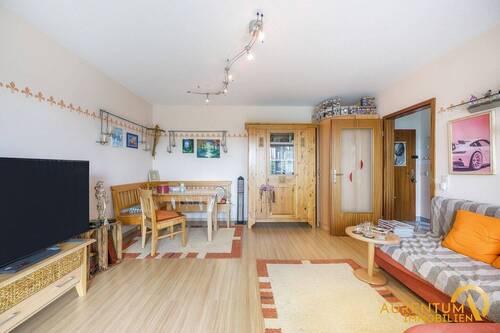 Wohn- und Esszimmer - Attraktive 2-Zimmer-Wohnung mit Balkon und Stellplätzen, in zentraler Lage von Bogen