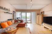 Wohn- Esszimmer mit Balkon - 