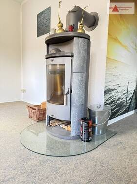 Wohnen DG - 3,5 Zimmer Wohnung mit Kamin und Einbauküche in Lichtenstein!