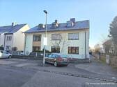 Hausansicht Straße - Doppelhaus mit großem Grundstück und vielseitigen Nutzungsmöglichkeiten